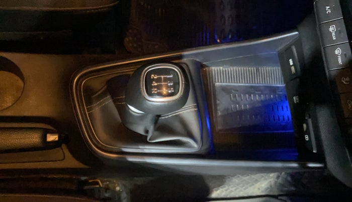 2023 Hyundai NEW I20 ASTA (O) 1.2 MT, Petrol, Manual, 23,073 km, Gear Lever