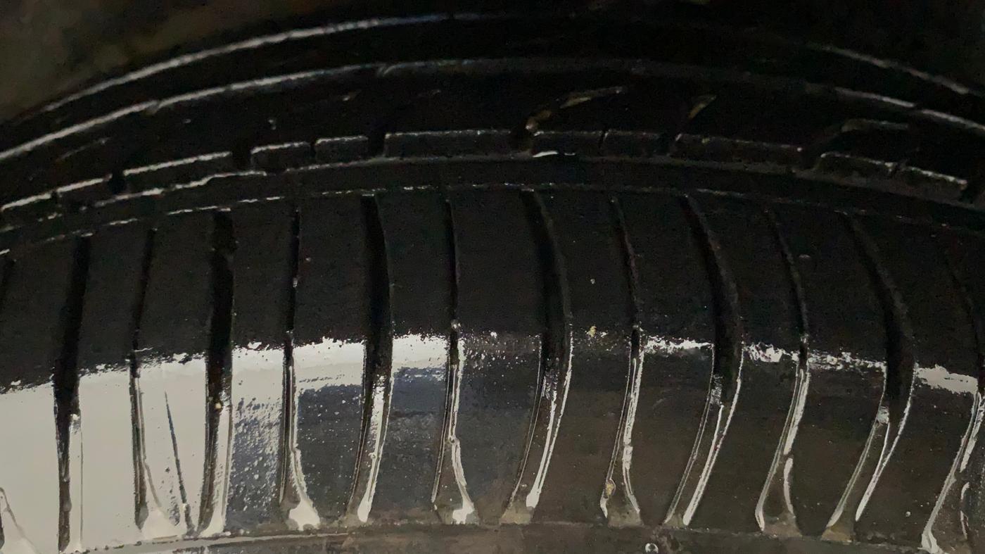 2011 Maruti Ritz ZXI, Petrol, Manual, 83,970 km, Left Rear Tyre Tread
