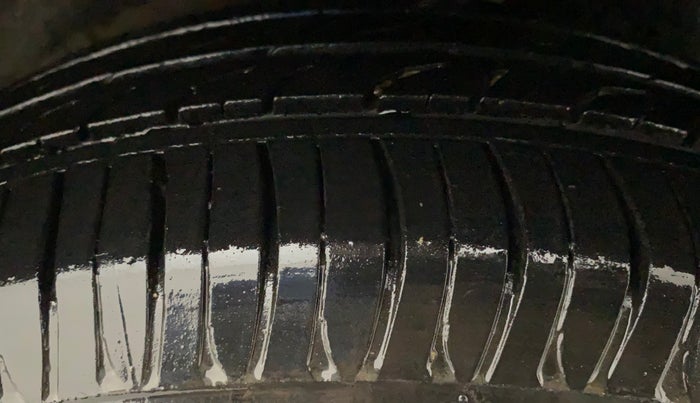 2011 Maruti Ritz ZXI, Petrol, Manual, 83,970 km, Left Rear Tyre Tread