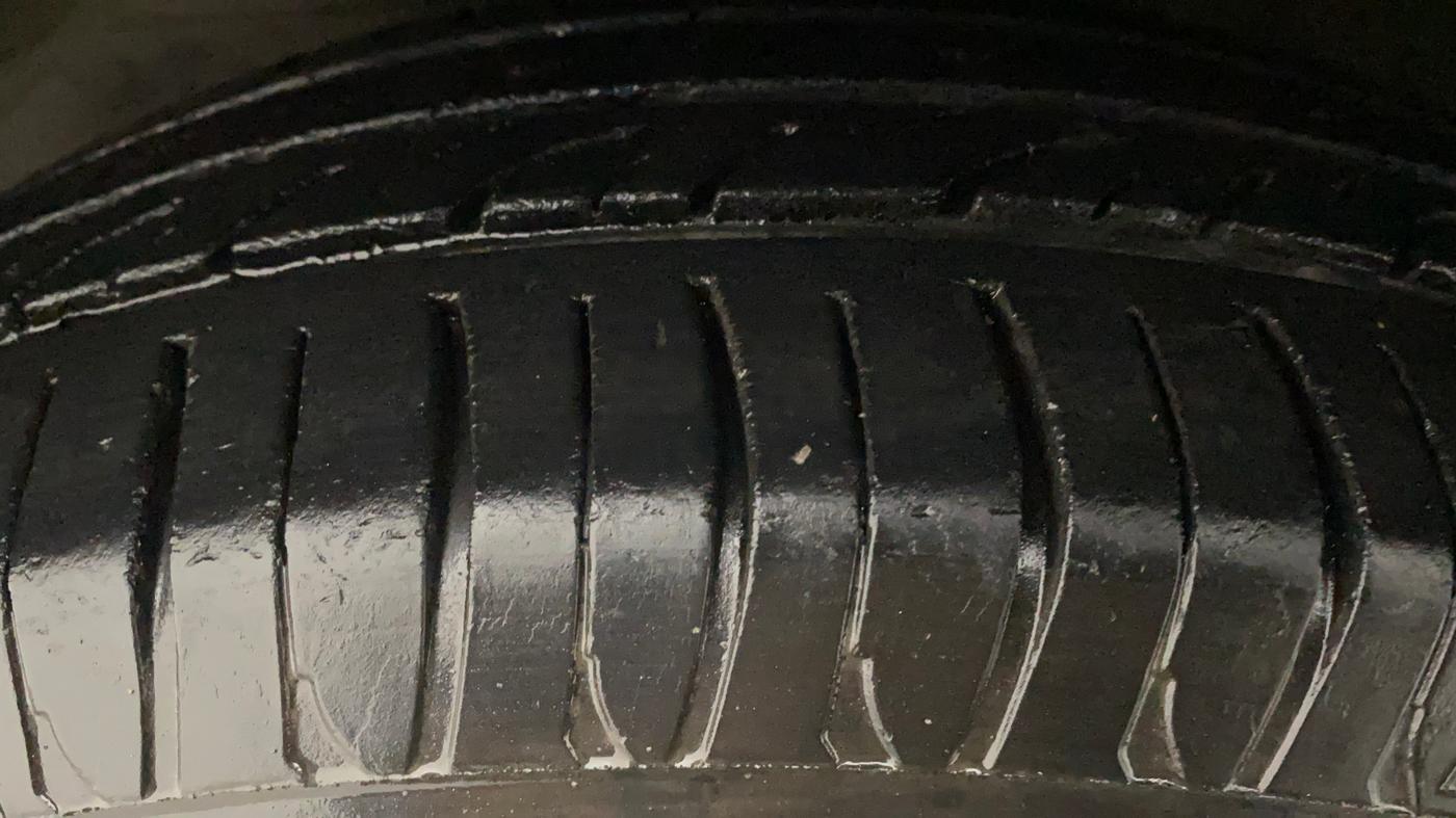 2011 Maruti Ritz ZXI, Petrol, Manual, 83,970 km, Left Front Tyre Tread