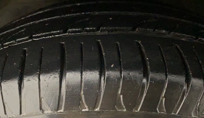 2011 Maruti Ritz ZXI, Petrol, Manual, 83,970 km, Left Front Tyre Tread