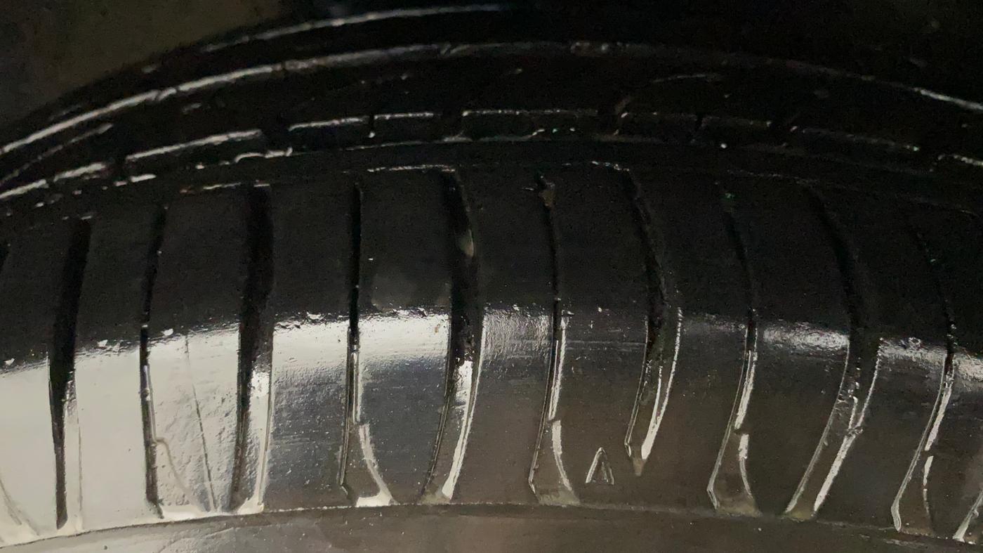 2011 Maruti Ritz ZXI, Petrol, Manual, 83,970 km, Right Rear Tyre Tread