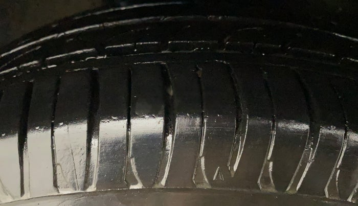 2011 Maruti Ritz ZXI, Petrol, Manual, 83,970 km, Right Rear Tyre Tread