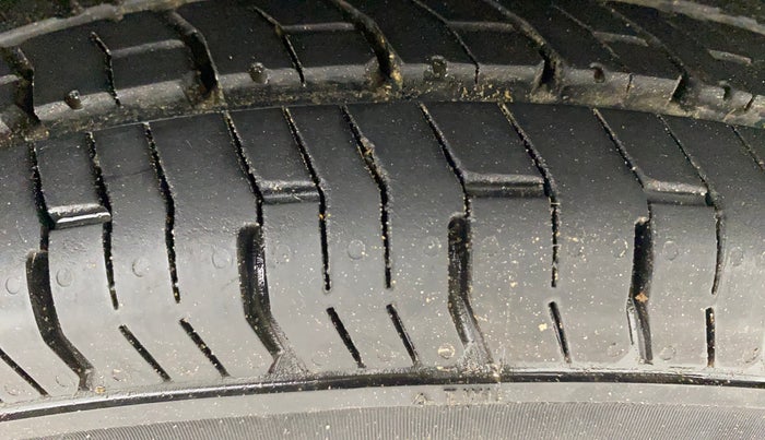 2016 Renault Kwid RXT 0.8, Petrol, Manual, 96,034 km, Right Front Tyre Tread