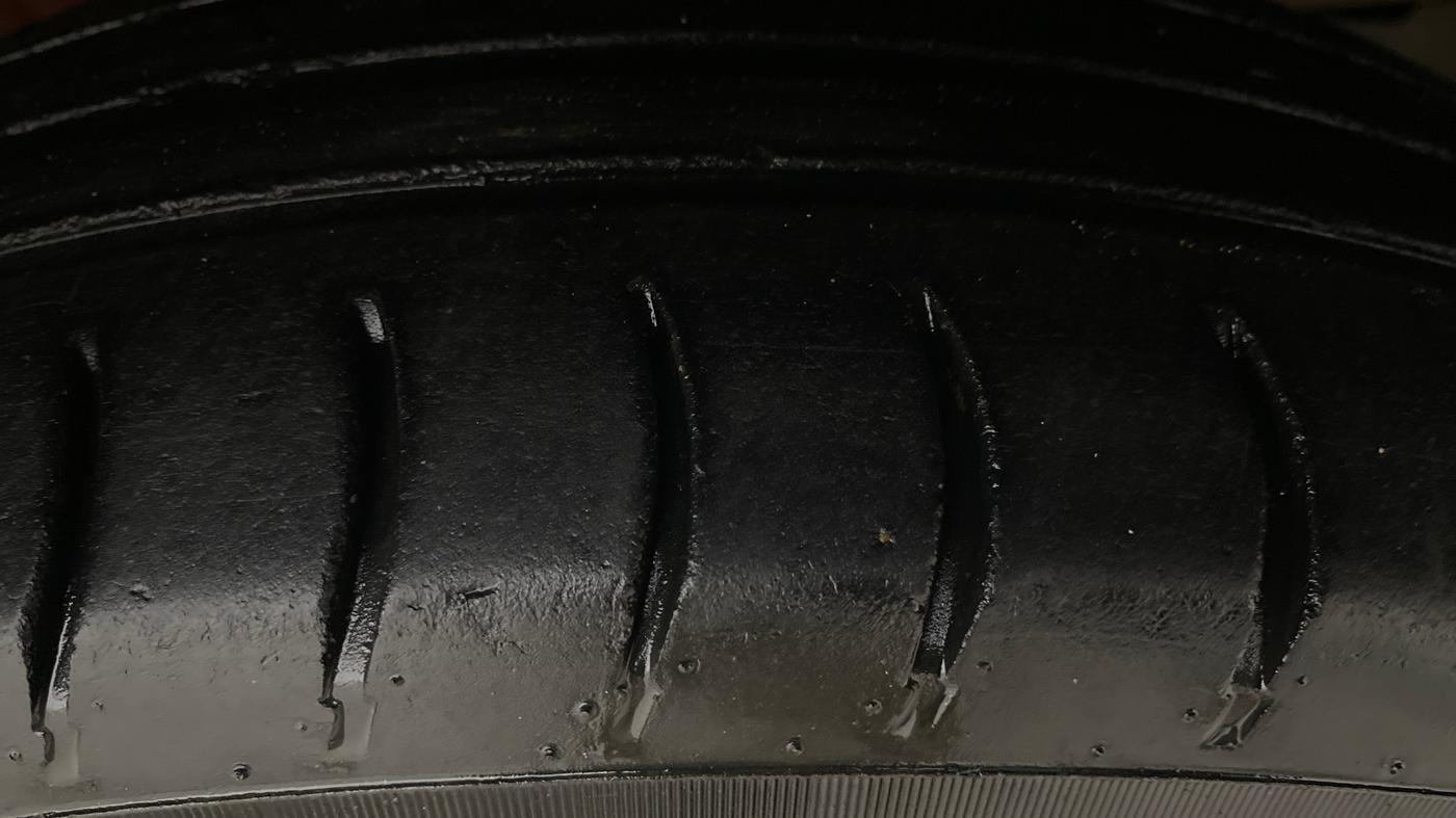 2018 Maruti Swift VDI, Diesel, Manual, 1,00,745 km, Right Front Tyre Tread