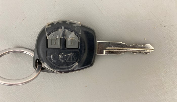 2018 Maruti Swift VDI, Diesel, Manual, 1,00,916 km, Key Close Up