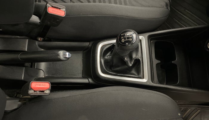 2018 Maruti Swift VDI, Diesel, Manual, 1,00,916 km, Gear Lever