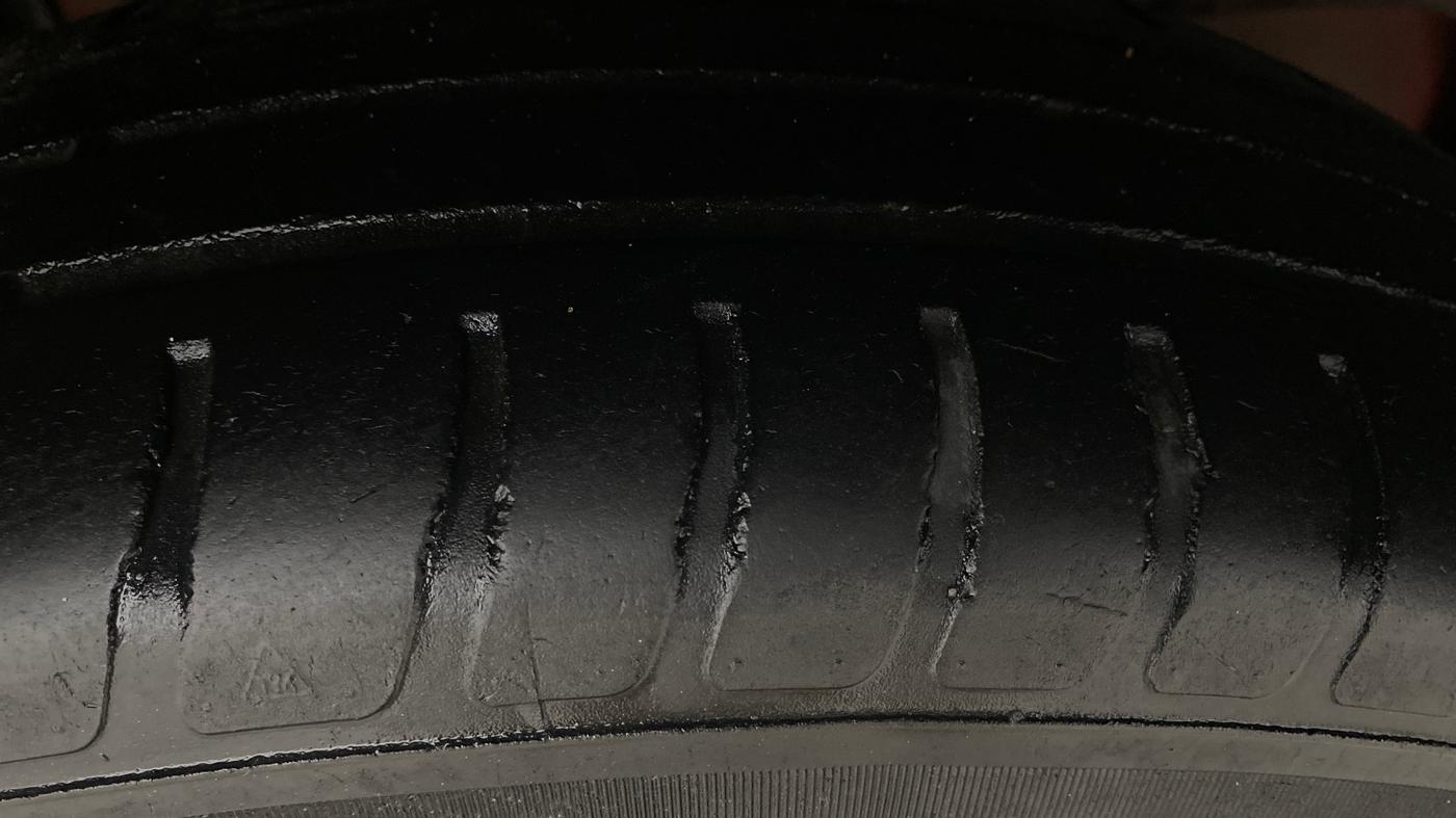 2018 Maruti Swift VDI, Diesel, Manual, 1,00,745 km, Right Rear Tyre Tread