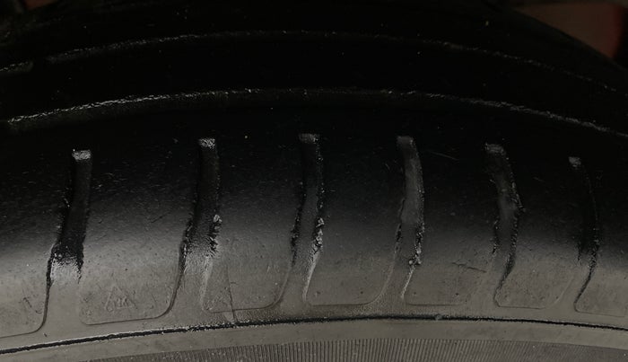 2018 Maruti Swift VDI, Diesel, Manual, 1,00,916 km, Right Rear Tyre Tread