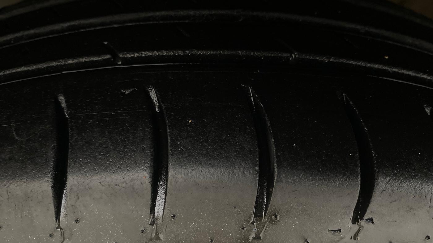2018 Maruti Swift VDI, Diesel, Manual, 1,00,745 km, Left Front Tyre Tread