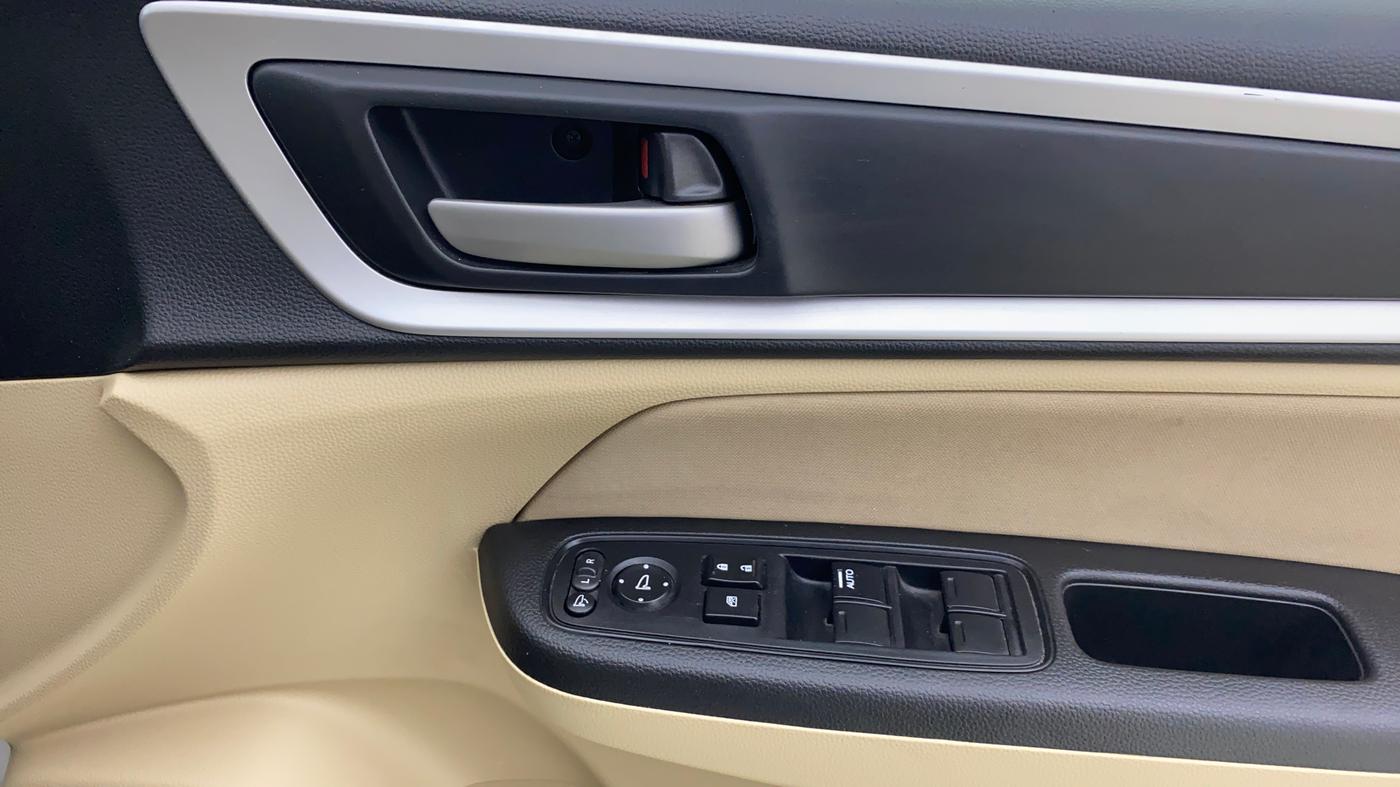 2023 Honda Amaze 1.2L I-VTEC S, Petrol, Manual, 20,169 km, Driver Side Door Panels Control