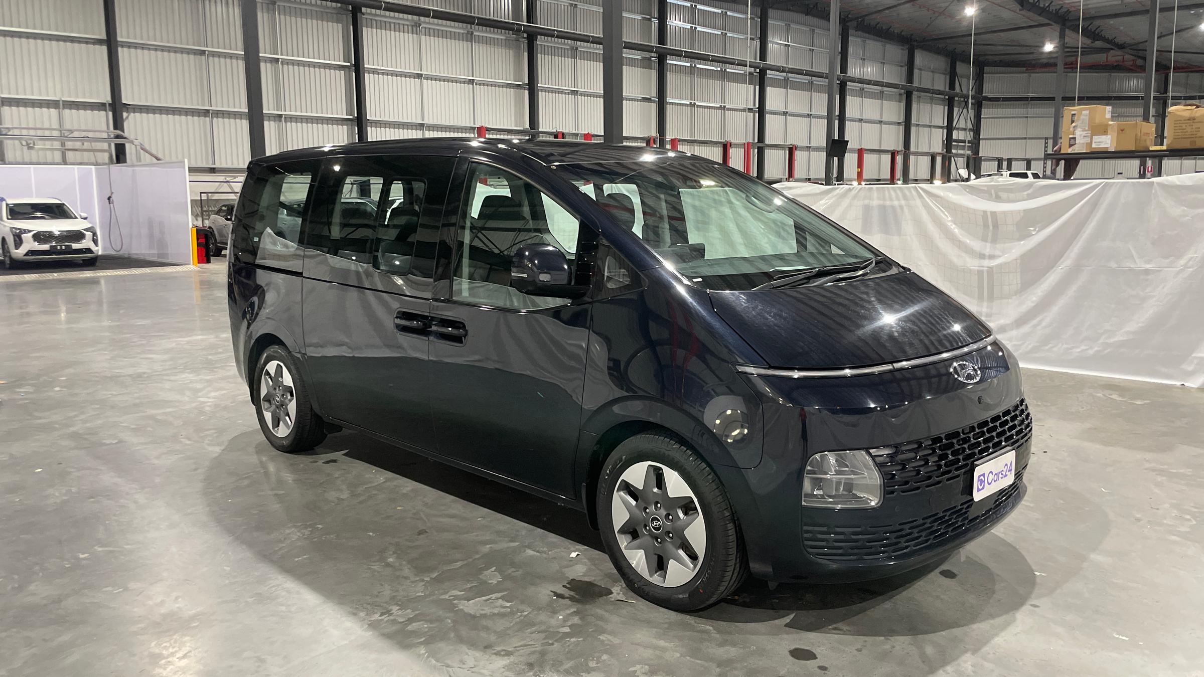 Hyundai Staria image