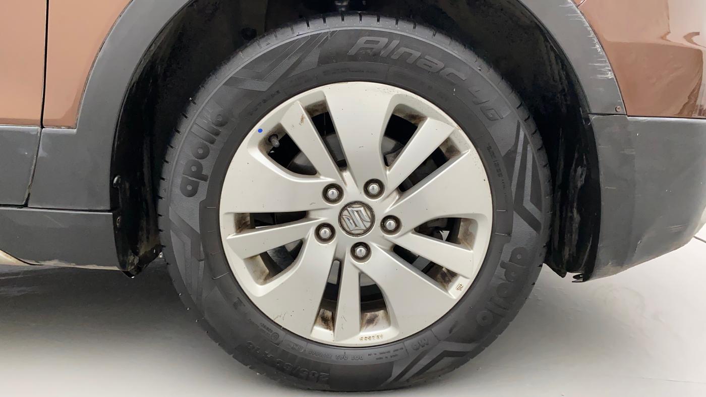 2015 Maruti S Cross ZETA 1.3, Diesel, Manual, 95,356 km, Right Front Wheel