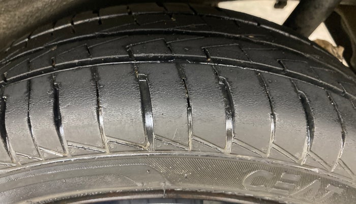 2015 Maruti Wagon R 1.0 VXI, Petrol, Manual, 75,363 km, Left Rear Tyre Tread
