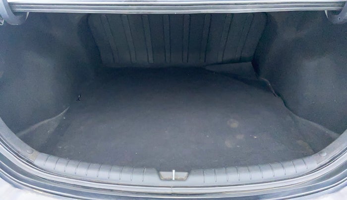 2018 Hyundai Verna 1.6 VTVT SX O, Petrol, Manual, 67,110 km, Boot Inside