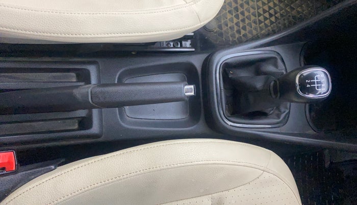 2018 Skoda Rapid STYLE 1.6 MPI, Petrol, Manual, 31,841 km, Gear Lever