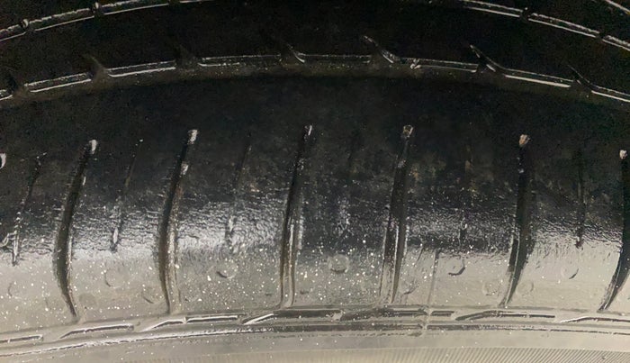 2018 Skoda Rapid STYLE 1.6 MPI, Petrol, Manual, 31,841 km, Left Rear Tyre Tread