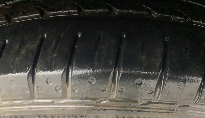 2018 Skoda Rapid STYLE 1.6 MPI, Petrol, Manual, 31,841 km, Right Front Tyre Tread