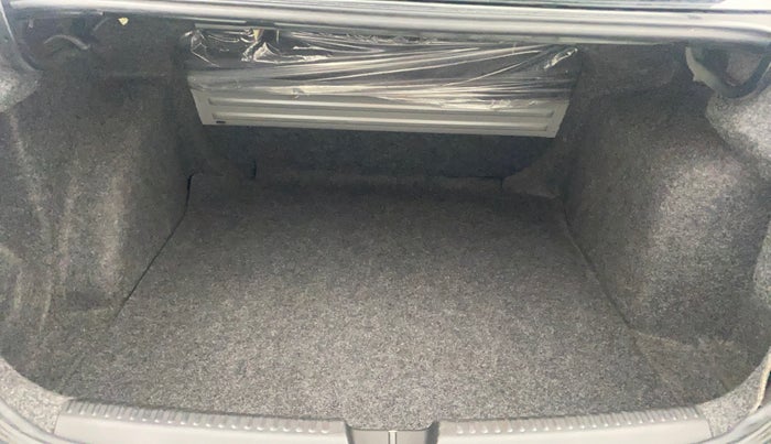 2018 Skoda Rapid STYLE 1.6 MPI, Petrol, Manual, 31,841 km, Boot Inside