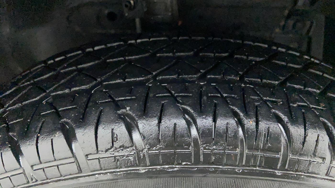 2014 Maruti Swift VXI D, Petrol, Manual, 17,908 km, Right Front Tyre Tread
