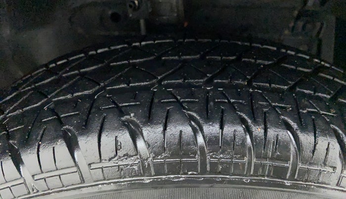 2014 Maruti Swift VXI D, Petrol, Manual, 17,908 km, Right Front Tyre Tread
