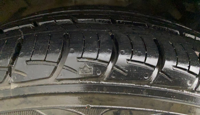2014 Maruti Ertiga VXI CNG, CNG, Manual, 1,03,325 km, Left Front Tyre Tread