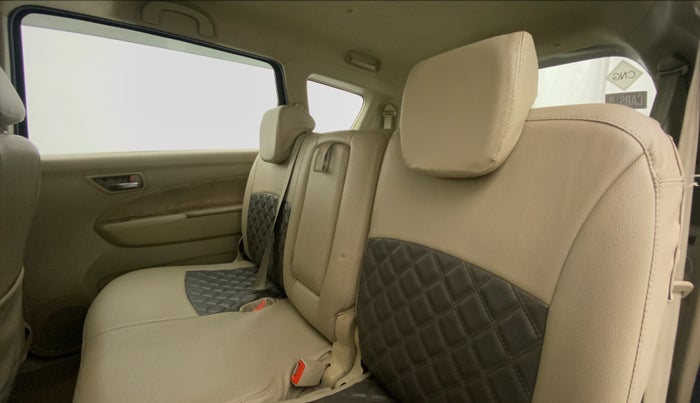 2014 Maruti Ertiga VXI CNG, CNG, Manual, 1,03,325 km, Right Side Rear Door Cabin