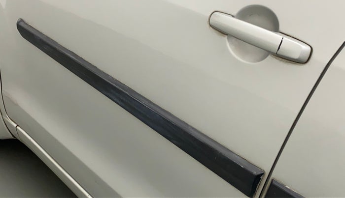 2014 Maruti Ertiga VXI CNG, CNG, Manual, 1,03,325 km, Front passenger door - Minor scratches