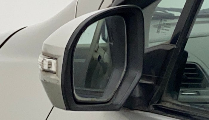 2014 Maruti Ertiga VXI CNG, CNG, Manual, 1,03,325 km, Left rear-view mirror - Indicator light has minor damage