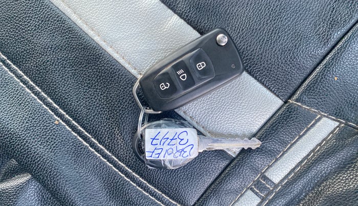 2019 Tata Tiago XZ PLUS PETROL, Petrol, Manual, 26,289 km, Key Close Up