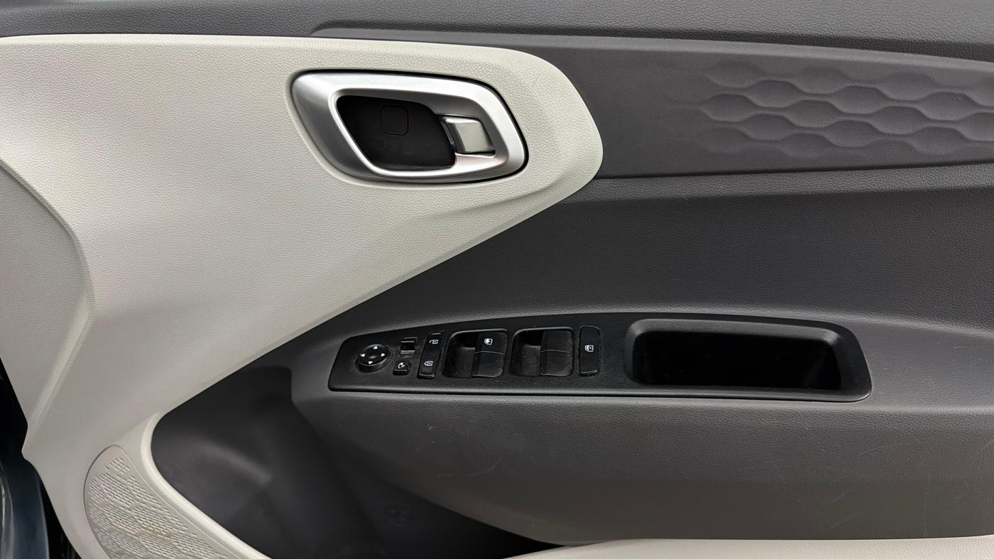 2021 Hyundai GRAND I10 NIOS SPORTZ AMT 1.2 KAPPA VTVT, Petrol, Automatic, 33,550 km, Driver Side Door Panels Control