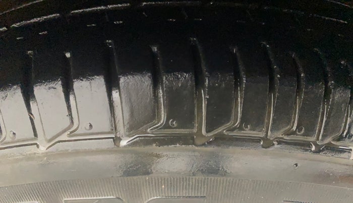 2012 Hyundai i10 SPORTZ 1.2, Petrol, Manual, 62,134 km, Right Front Tyre Tread