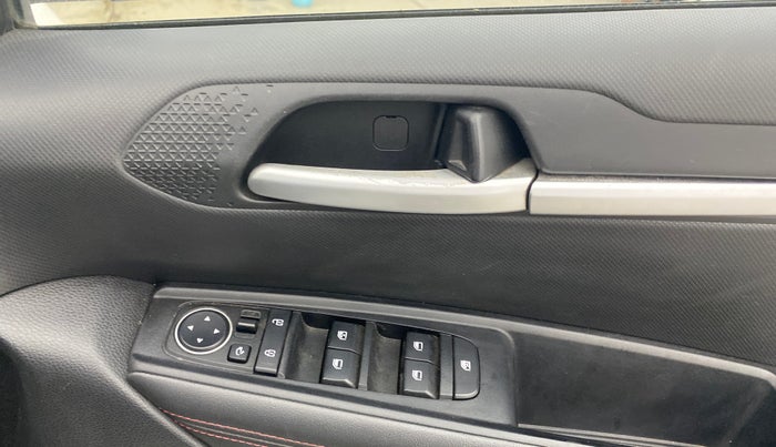 2021 KIA SONET GTX PLUS 1.0 DCT, Petrol, Automatic, 37,099 km, Driver Side Door Panels Control