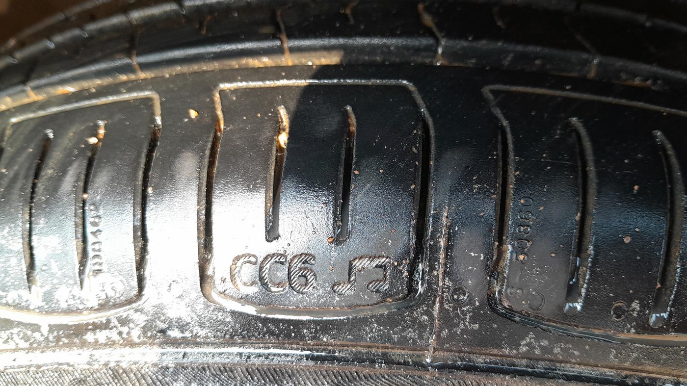 2022 Maruti Celerio ZXI AMT, Petrol, Automatic, 60,417 km, Right Front Tyre Tread