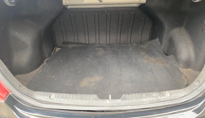 2013 Hyundai Verna FLUIDIC 1.6 VTVT EX, Petrol, Manual, 81,058 km, Boot Inside