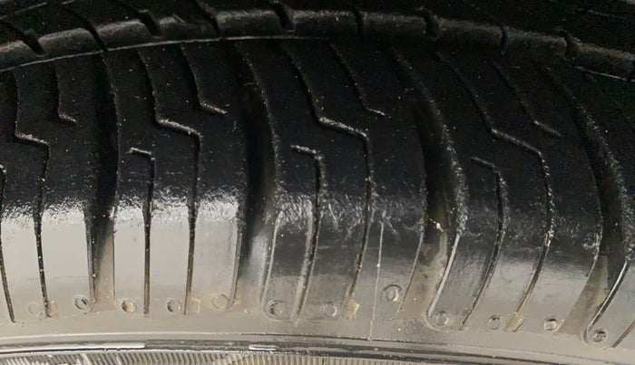 2013 Hyundai Verna FLUIDIC 1.6 VTVT EX, Petrol, Manual, 81,058 km, Right Front Tyre Tread