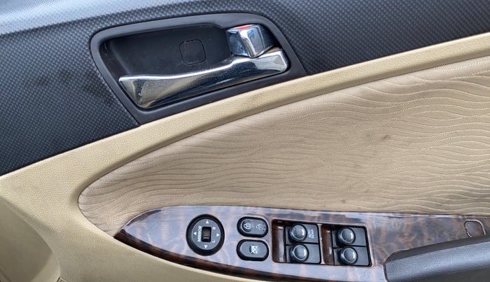 2013 Hyundai Verna FLUIDIC 1.6 VTVT EX, Petrol, Manual, 81,058 km, Driver Side Door Panels Control