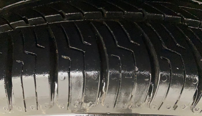 2013 Hyundai Verna FLUIDIC 1.6 VTVT EX, Petrol, Manual, 81,058 km, Left Front Tyre Tread