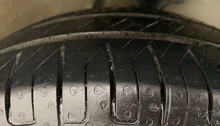 2015 Maruti Alto K10 VXI, CNG, Manual, 49,477 km, Right Front Tyre Tread