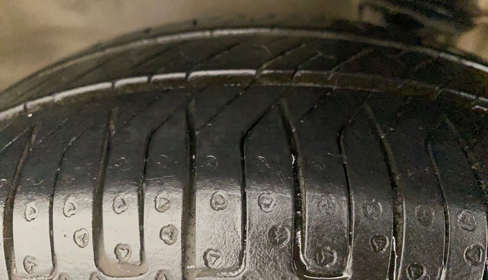 2015 Maruti Alto K10 VXI, CNG, Manual, 49,477 km, Left Front Tyre Tread