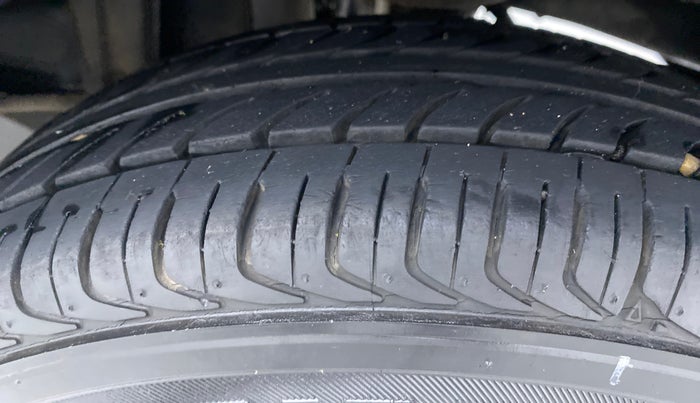 2010 Maruti Alto LX, Petrol, Manual, 7,997 km, Left Rear Tyre Tread