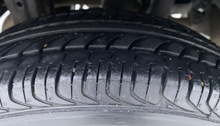 2010 Maruti Alto LX, Petrol, Manual, 7,997 km, Right Rear Tyre Tread