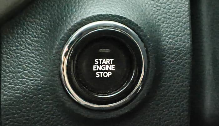 2023 Mahindra XUV300 W8 (O) 1.2 PETROL, Petrol, Manual, 37,292 km, Keyless Start/ Stop Button