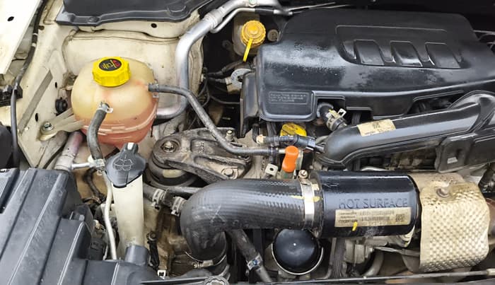 2023 Mahindra XUV300 W8 (O) 1.2 PETROL, Petrol, Manual, 37,292 km, Engine View - Right