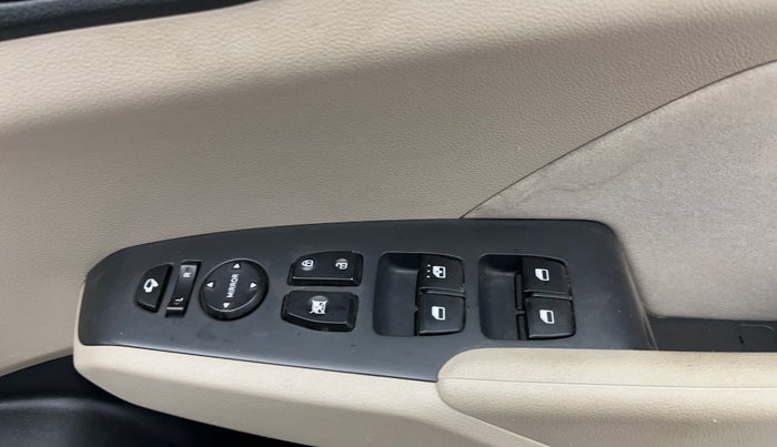 2018 Hyundai Verna 1.6 VTVT SX, Petrol, Manual, 25,790 km, Driver Side Door Panels Control