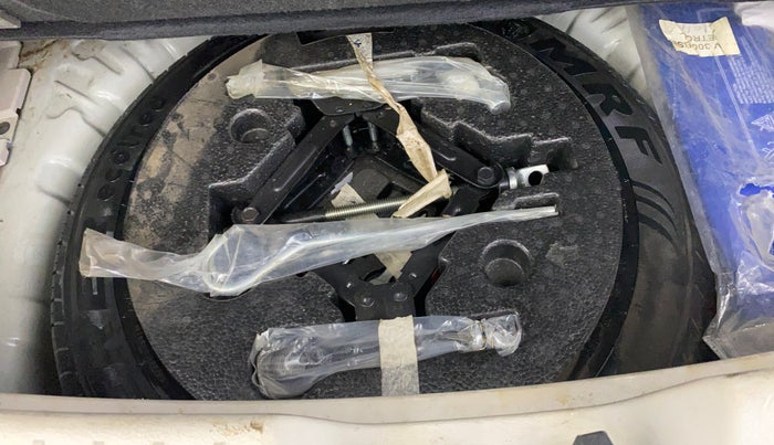 2020 Mahindra XUV300 W8 (O) 1.2 PETROL, Petrol, Manual, 42,702 km, Spare Tyre