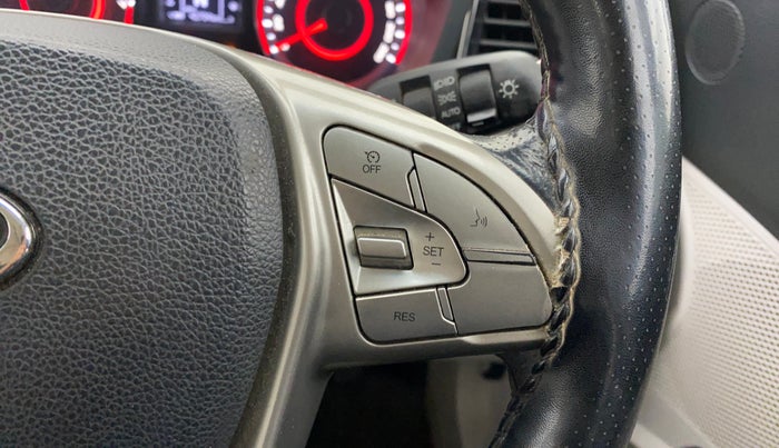 2020 Mahindra XUV300 W8 (O) 1.2 PETROL, Petrol, Manual, 42,702 km, Adaptive Cruise Control