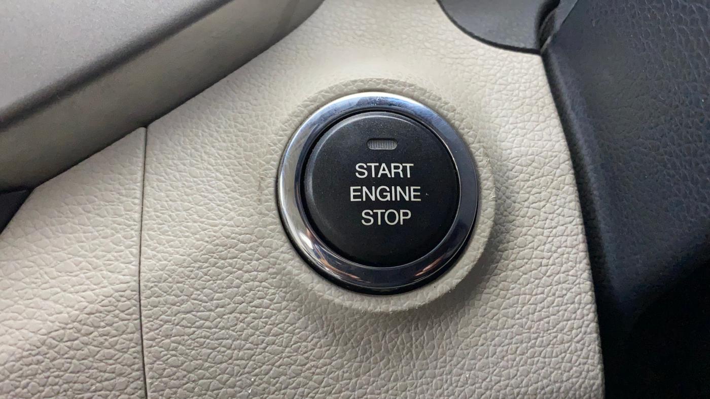 2020 Mahindra XUV300 W8 (O) 1.2 PETROL, Petrol, Manual, 42,629 km, Keyless Start/ Stop Button