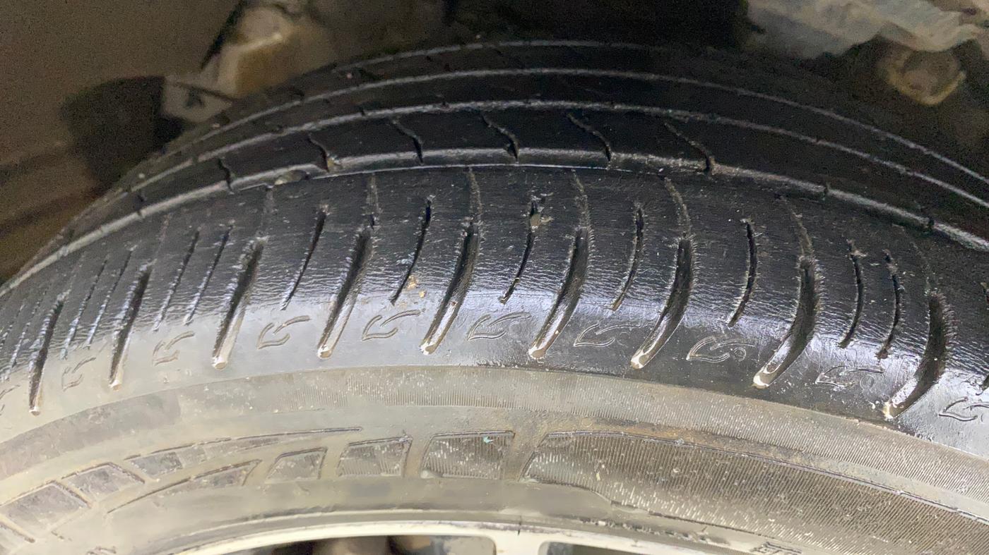2020 Mahindra XUV300 W8 (O) 1.2 PETROL, Petrol, Manual, 42,629 km, Left Front Tyre Tread
