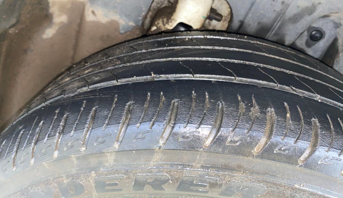 2020 Mahindra XUV300 W8 (O) 1.2 PETROL, Petrol, Manual, 42,702 km, Left Rear Tyre Tread